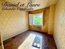 Maison avec accès à pieds commerces, écoles et services. 