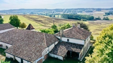 Corps de ferme surface habitable 300m2 - 6 chambres - dépendances 