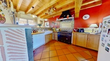 Proprièté avec 4 chambres, 6 hectares, source naturelle, bois