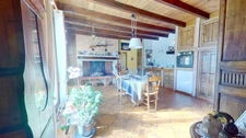 Demeure en pierre du XVIIIe siècle - poutres apparentes - 3 chambres - 2 boxes à chevaux - 18 000m2 de terrain - proche de MARMANDE (47)