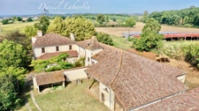 Corps de ferme surface habitable 300m2 - 6 chambres - dépendances 