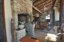 Demeure en pierre du XVIIIe siècle - poutres apparentes - 3 chambres - 2 boxes à chevaux - 18 000m2 de terrain - proche de MARMANDE (47)