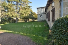 Demeure en pierre du XVIIIe siècle - poutres apparentes - 3 chambres - 2 boxes à chevaux - 18 000m2 de terrain - proche de MARMANDE (47)