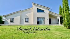 Architect-designed villa with 3 bedrooms - swimming pool - jacuzzi - outbuildings - near MARMANDE (47)