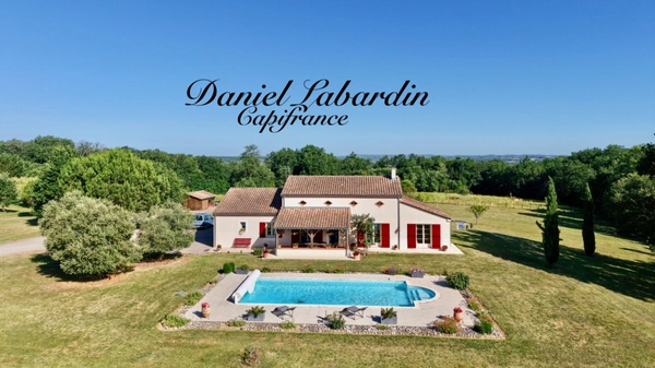 Proprièté avec 4 chambres, 6 hectares, source naturelle, bois