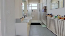 Maison de plain-pied - 4 chambres - garage - terrain clos 