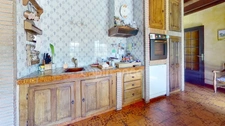 Demeure en pierre du XVIIIe siècle - poutres apparentes - 3 chambres - 2 boxes à chevaux - 18 000m2 de terrain - proche de MARMANDE (47)