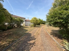 Stone house with 5 bedrooms - swimming pool - garage - drying room in MARMANDE (47)