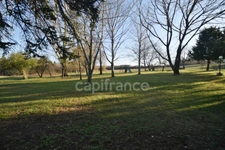 Demeure en pierre du XVIIIe siècle - poutres apparentes - 3 chambres - 2 boxes à chevaux - 18 000m2 de terrain - proche de MARMANDE (47)
