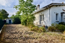 Maison avec accès à pieds commerces, écoles et services. 