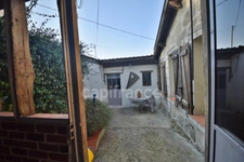 Demeure en pierre du XVIIIe siècle - poutres apparentes - 3 chambres - 2 boxes à chevaux - 18 000m2 de terrain - proche de MARMANDE (47)