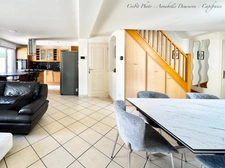 EXCLUSIVITÉ – Maison 5 pièces rénovée avec 4 chambres, terrasse en travertin, double garage et nombreux stationnements à Gerzat