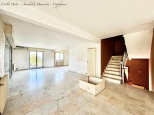 ROYAT - Grande maison familiale à rénover avec vue panoramique, terrain rare, piscine