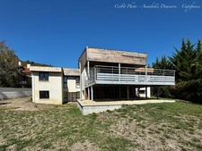 CLERMONT-FERRAND - Les Côtes – Maison d’architecte d’environ 300 m² avec dépendance – Terrain de 1894 m² – Piscine 
