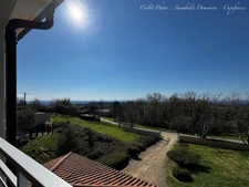 Villa d'architecte P7 à THIERS (CHOPINE) avec vaste terrain, garage double et piscine chauffée.