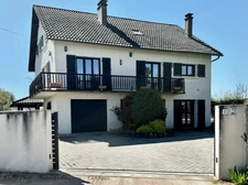 Maison à vendre 8 pièces SAINT BONNET PRES RIOM (63)