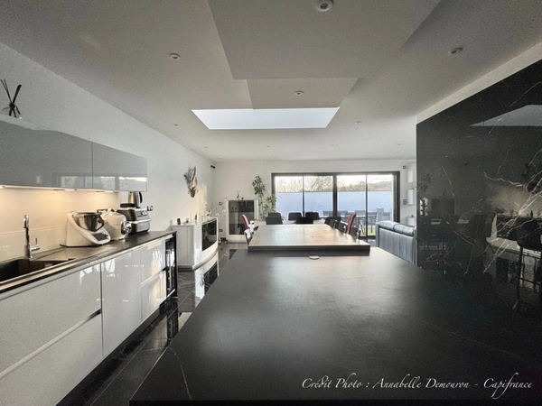 Villa contemporaine d'architecte à vendre 7 pièces CHATELGUYON (63)