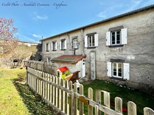 Maison à vendre 8 pièces VOLVIC (63) - 5 chambres, terrain, grand garage et caves