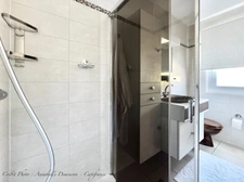 MOZAC – Maison de plain-pied 3 chambres/bureau – PISCINE – TERRAIN divisible de 2324 M² – Garages 