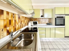 MOZAC – Maison de plain-pied 3 chambres/bureau – PISCINE – TERRAIN divisible de 2324 M² – Garages 