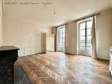 Appartement bourgeois T6 à rénover avec terrasse - CLERMONT FERRAND (63) Plateau Central - proche cathédrale.