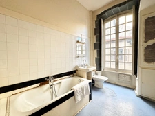 Appartement bourgeois T6 à rénover avec terrasse - CLERMONT FERRAND (63) Plateau Central - proche cathédrale.