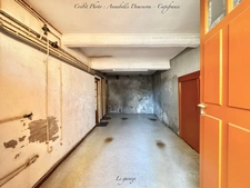 BLANZAT VILLAGE – MAISON DE VILLE EN PIERRE – 2 CHAMBRES – COUR – GARAGE – CAVE – DOUBLE VITRAGE