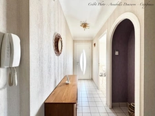 MOZAC – Maison de plain-pied 3 chambres/bureau – PISCINE – TERRAIN divisible de 2324 M² – Garages 