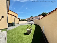 EXCLUSIVITÉ – Maison 5 pièces rénovée avec 4 chambres, terrasse en travertin, double garage et nombreux stationnements à Gerzat