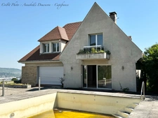 ROYAT - Grande maison familiale à rénover avec vue panoramique, terrain rare, piscine