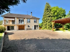 Vaste Maison individuelle P8 à rénover - LE VERNET (03200) - Terrain - garage, carport et atelier.