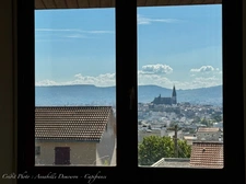 CLERMONT-FERRAND - Les Côtes – Maison d’architecte d’environ 300 m² avec dépendance – Terrain de 1894 m² – Piscine 
