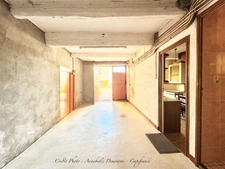 BLANZAT VILLAGE – MAISON DE VILLE EN PIERRE – 2 CHAMBRES – COUR – GARAGE – CAVE – DOUBLE VITRAGE