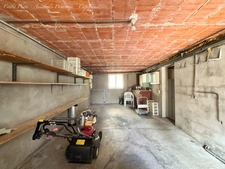Vaste Maison individuelle P8 à rénover - LE VERNET (03200) - Terrain - garage, carport et atelier.