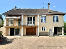 Vaste Maison individuelle P8 à rénover - LE VERNET (03200) - Terrain - garage, carport et atelier.