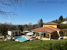 Villa d'architecte P7 à THIERS (CHOPINE) avec vaste terrain, garage double et piscine chauffée.