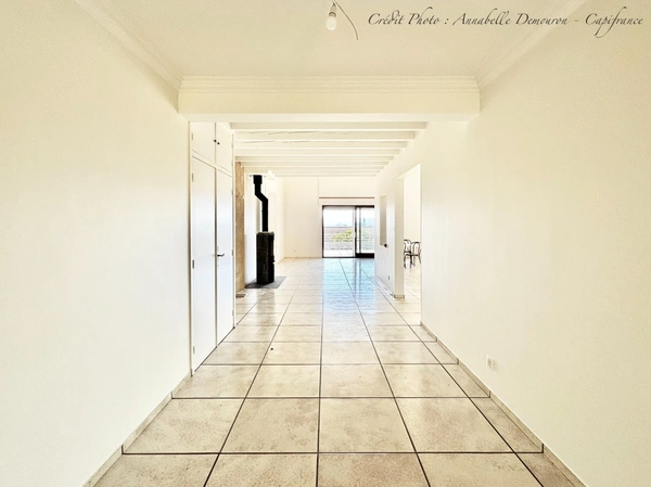 CLERMONT-FERRAND - Les Côtes – Maison d’architecte d’environ 300 m² avec dépendance – Terrain de 1894 m² – Piscine 