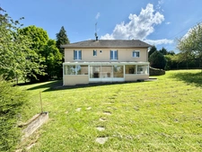 Vaste Maison individuelle P8 à rénover - LE VERNET (03200) - Terrain - garage, carport et atelier.