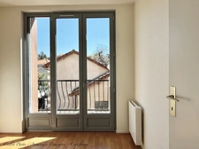 CHATELGUYON (63) - Appartement 4 pièces rénové, balcon filant et terrasse privative