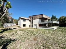 CLERMONT-FERRAND - Les Côtes – Maison d’architecte d’environ 300 m² avec dépendance – Terrain de 1894 m² – Piscine 