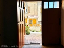 BLANZAT VILLAGE – MAISON DE VILLE EN PIERRE – 2 CHAMBRES – COUR – GARAGE – CAVE – DOUBLE VITRAGE
