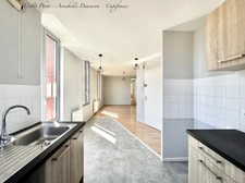 CHATELGUYON (63) - Appartement 4 pièces rénové, balcon filant et terrasse privative