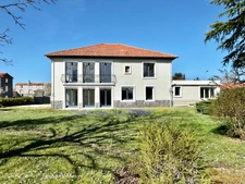 Maison de notable P8 entièrement rénovée avec grand jardin à ENNEZAT : la maison Bleue