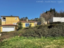 Villa d'architecte P7 à THIERS (CHOPINE) avec vaste terrain, garage double et piscine chauffée.