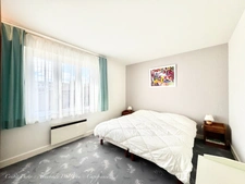 MOZAC – Maison de plain-pied 3 chambres/bureau – PISCINE – TERRAIN divisible de 2324 M² – Garages 