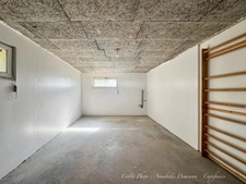 CLERMONT-FERRAND - Les Côtes – Maison d’architecte d’environ 300 m² avec dépendance – Terrain de 1894 m² – Piscine 