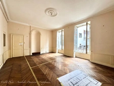 Appartement bourgeois T6 à rénover avec terrasse - CLERMONT FERRAND (63) Plateau Central - proche cathédrale.