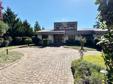CLERMONT-FERRAND - Les Côtes – Maison d’architecte d’environ 300 m² avec dépendance – Terrain de 1894 m² – Piscine 