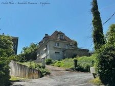 ROYAT - Grande maison familiale à rénover avec vue panoramique, terrain rare, piscine