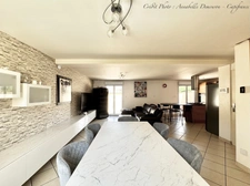EXCLUSIVITÉ – Maison 5 pièces rénovée avec 4 chambres, terrasse en travertin, double garage et nombreux stationnements à Gerzat